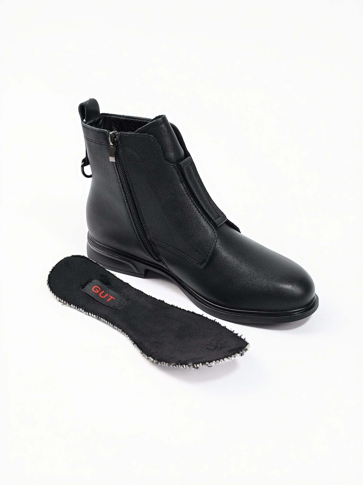 Ботинки черного цвета с эластичной вставкой спереди